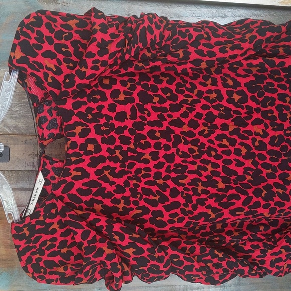 Zara Basic Black and Red Leopard Print Blouse w/ Draped Sleeves - Women's Medium - Picture 3 of 8